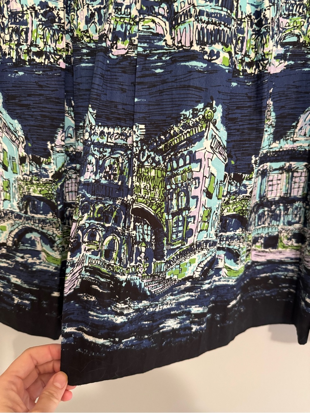 Pleated Scenic Print Midi Skirt in White and Blue - Picture 2 of 7
